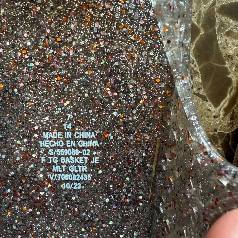 Size 7 baby girls sparkly jelly shoes. Velcro strap at ankles. - Picture 3 of 10